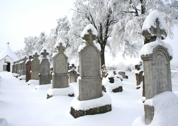 Cemetery-Grave-Snow-Death-Headstone-Winter
